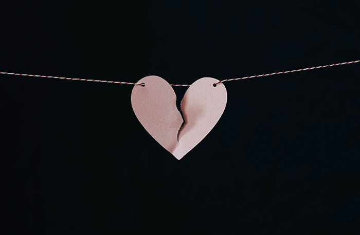 Quand l’emprise devient contrainte : comprendre la contrainte morale dans les affaires de viol